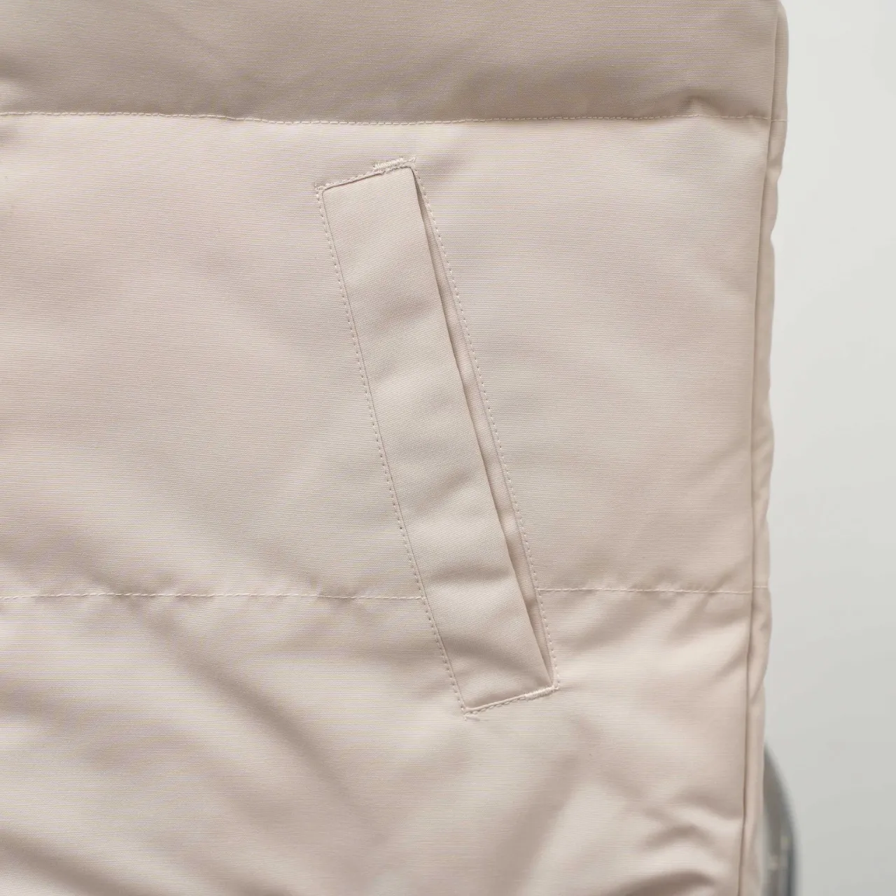 P340 CANADA GOOSE丨Canada Goose slanted pocket stand collar down vest Color: off-white black label Size: XS-XXL
